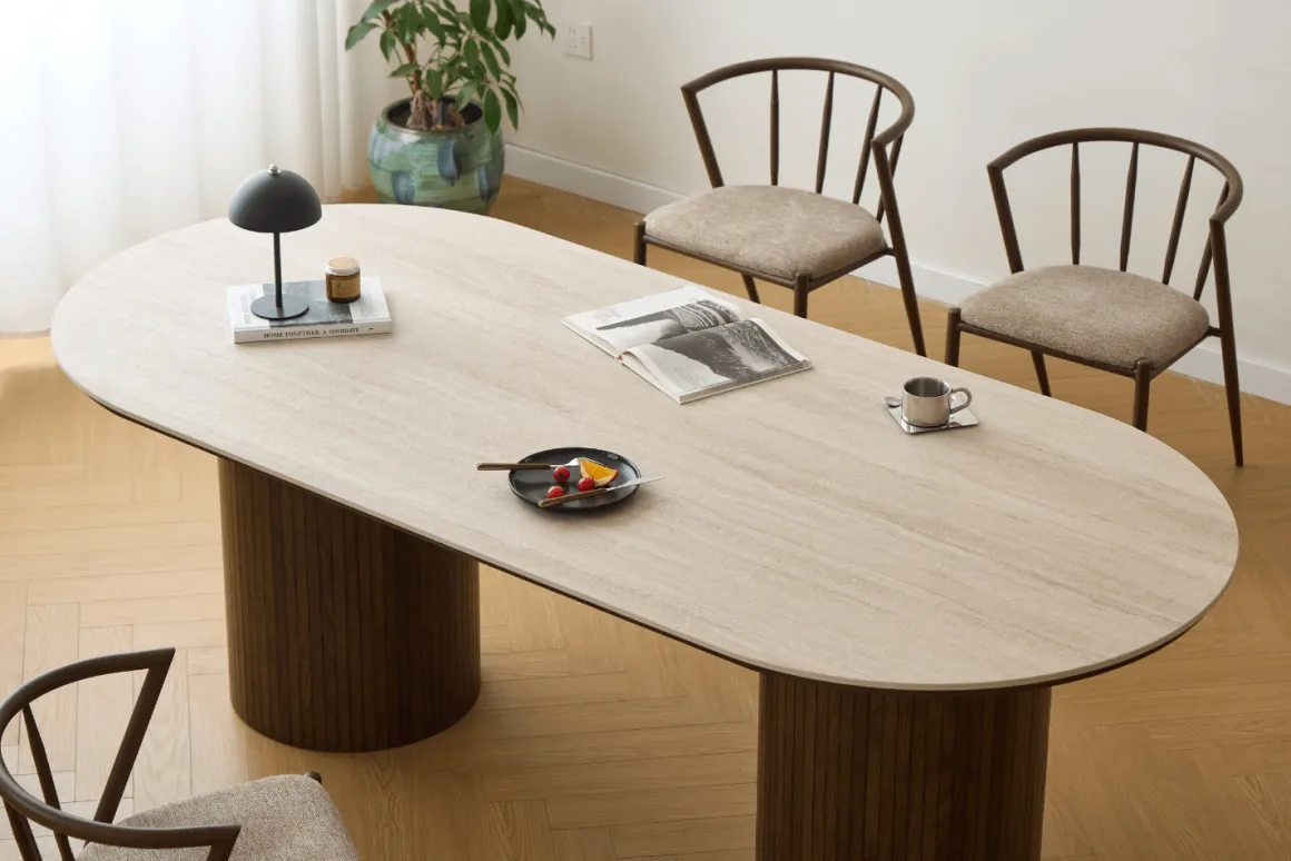 Enzo ovalt spisebord med stenbordplade i beige og lamelfod i røget eg 220x100x76 cm