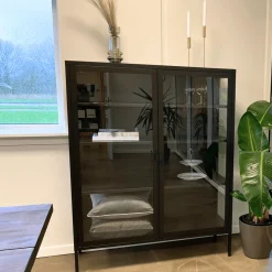 Herman Vitrineskab - Sort metal/glas - 110x40x140 cm