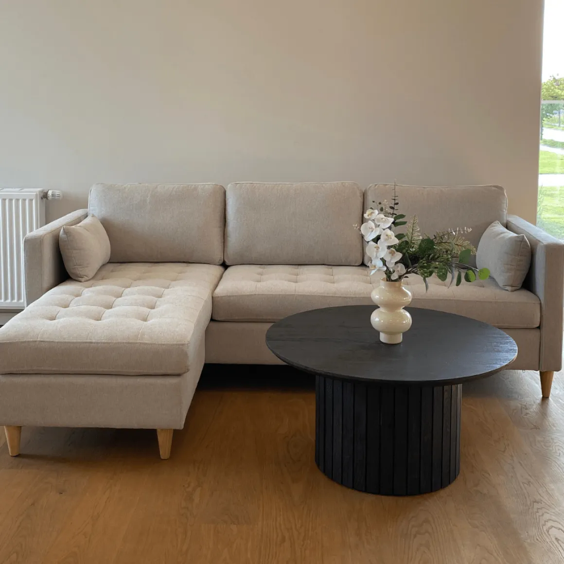 Lulu - Højrevendt og venstrevendt vendbar chaiselong sofa lys beige - L: 215 x D: 82 x H: 78 cm