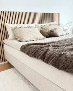 Premium Kontinentalseng i beige 180x200 cm med 7 cm topmadras i memoryskum inkl. chrome ben